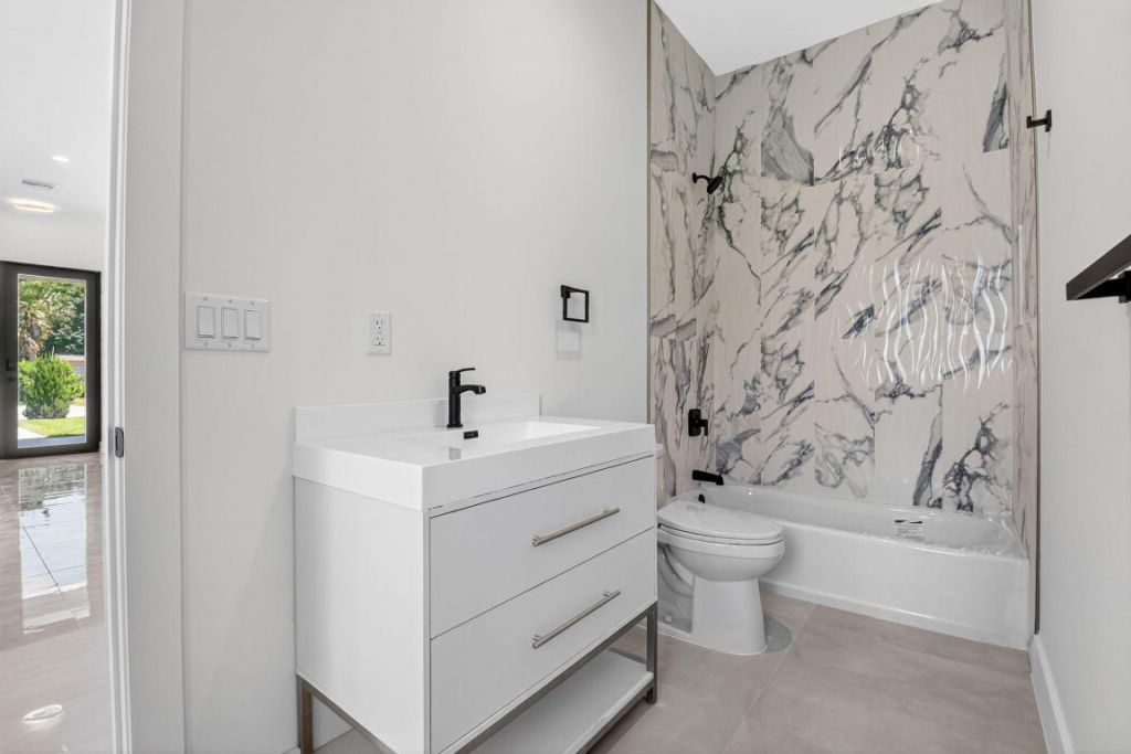 3920 Espan Court, Palm Springs, FL 33461 Photo