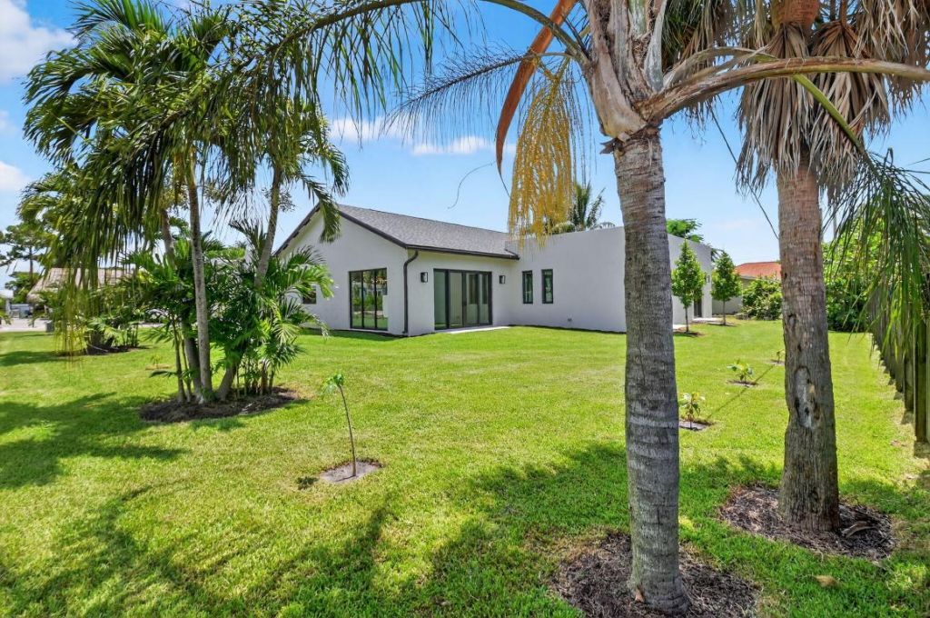 3920 Espan Court, Palm Springs, FL 33461 Photo