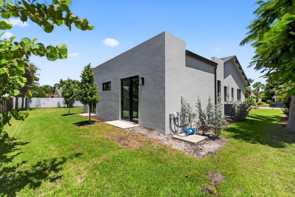 3920 Espan Court, Palm Springs, FL 33461 Photo