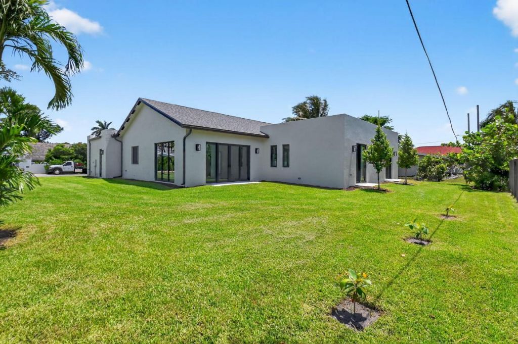 3920 Espan Court, Palm Springs, FL 33461 Photo