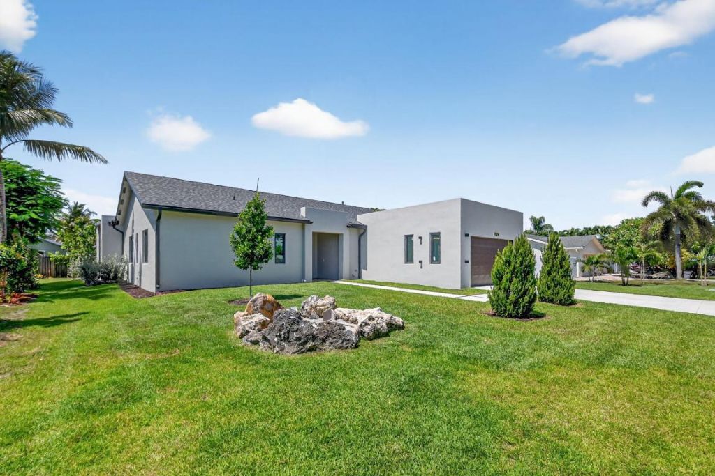 3920 Espan Court, Palm Springs, FL 33461 Photo