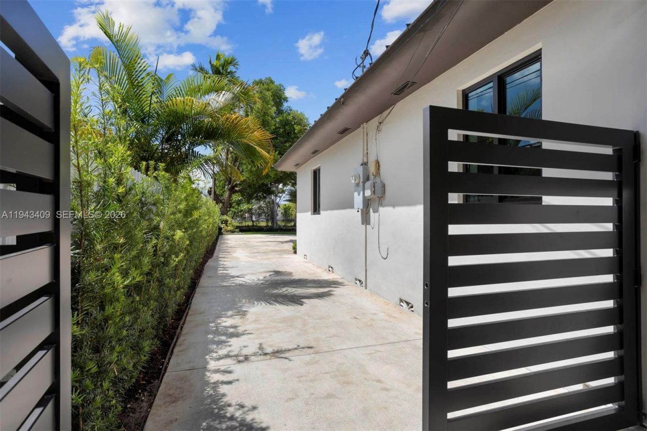 260 NW 86th St, El Portal, FL 33150 Photo