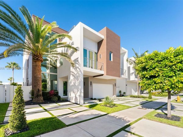 10561 NW 67th Ter, Doral, FL 33178