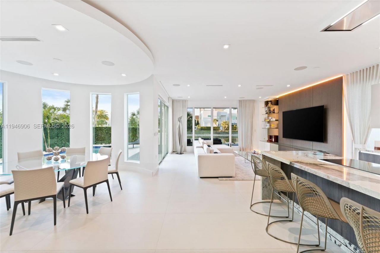 10561 NW 67th Ter, Doral, FL 33178 Photo