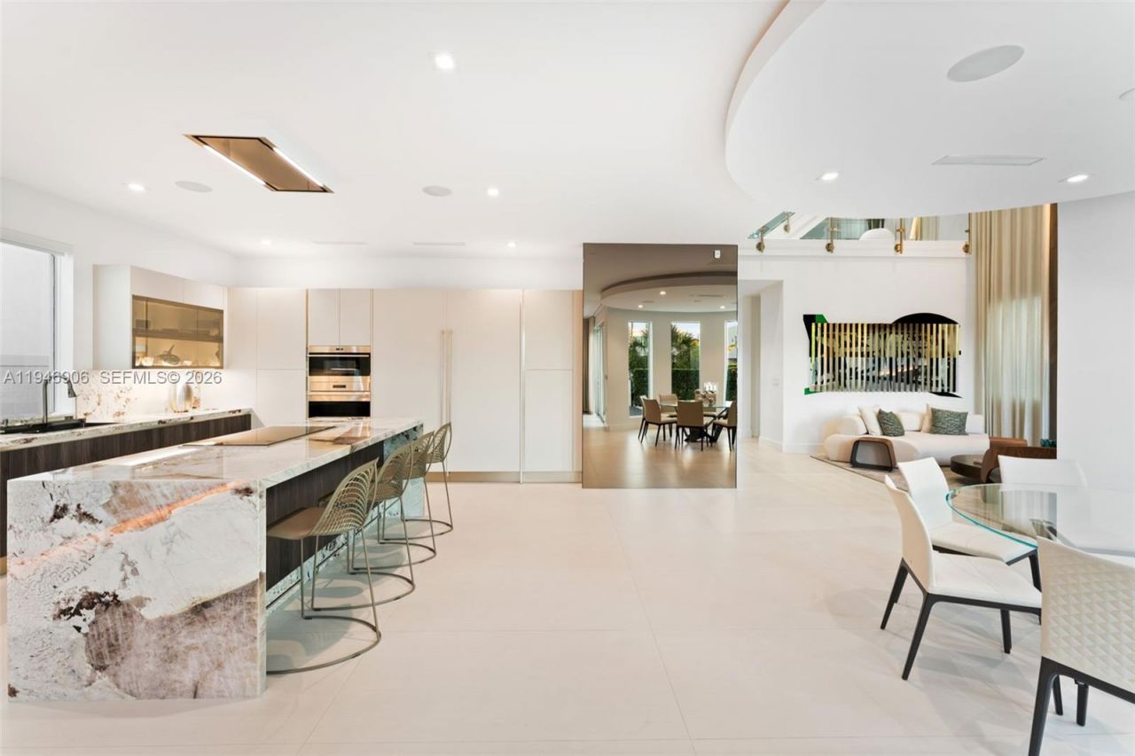 10561 NW 67th Ter, Doral, FL 33178 Photo