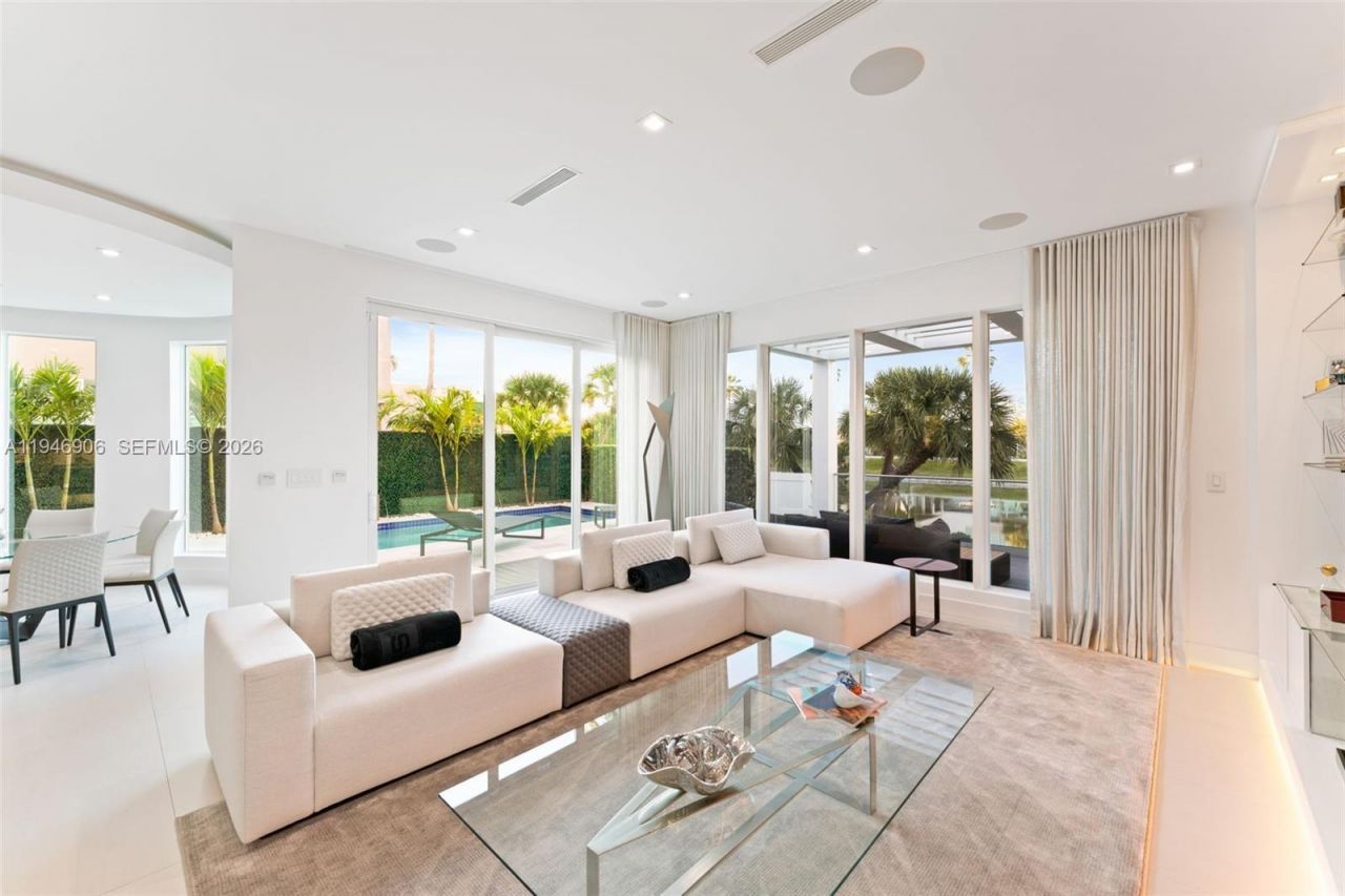 10561 NW 67th Ter, Doral, FL 33178 Photo