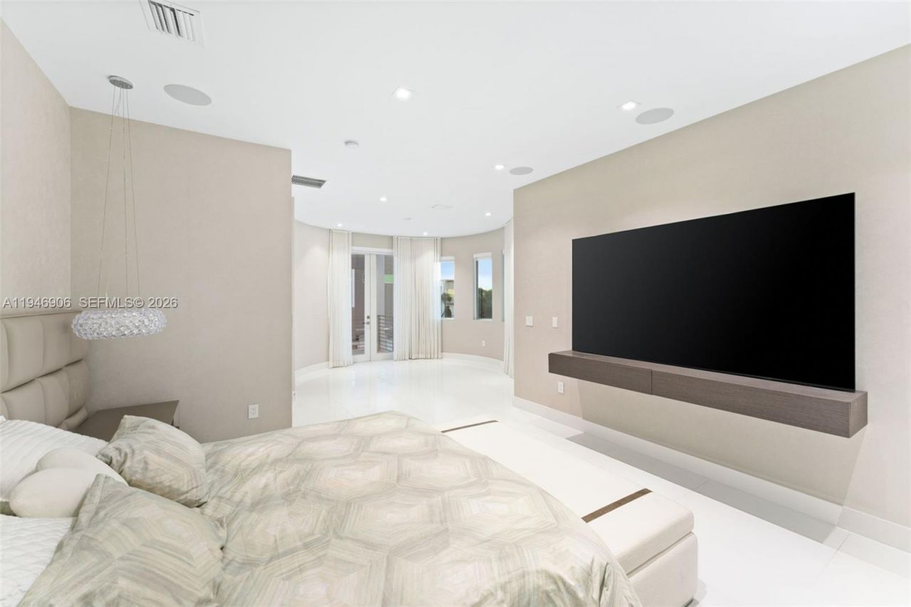 10561 NW 67th Ter, Doral, FL 33178 Photo