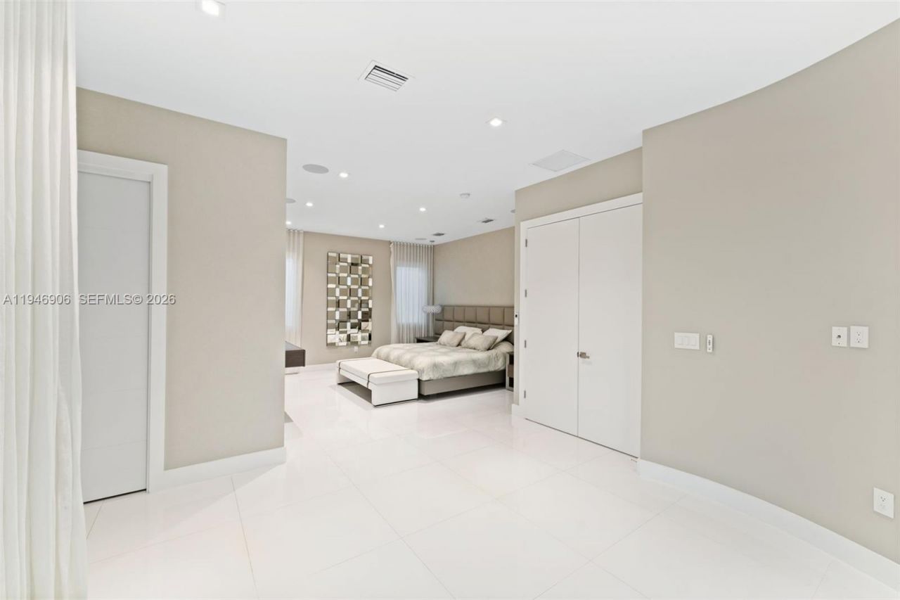 10561 NW 67th Ter, Doral, FL 33178 Photo