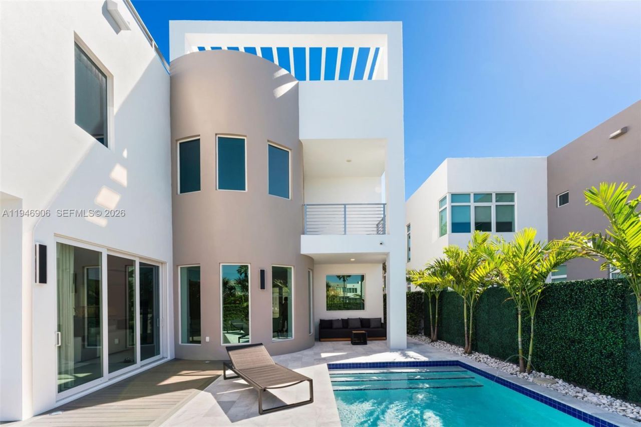 10561 NW 67th Ter, Doral, FL 33178 Photo