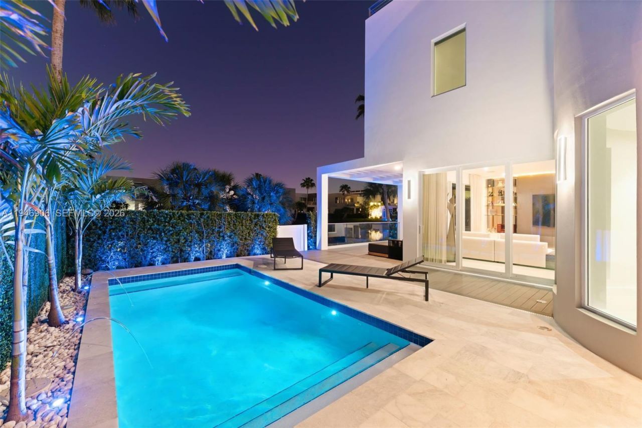 10561 NW 67th Ter, Doral, FL 33178 Photo