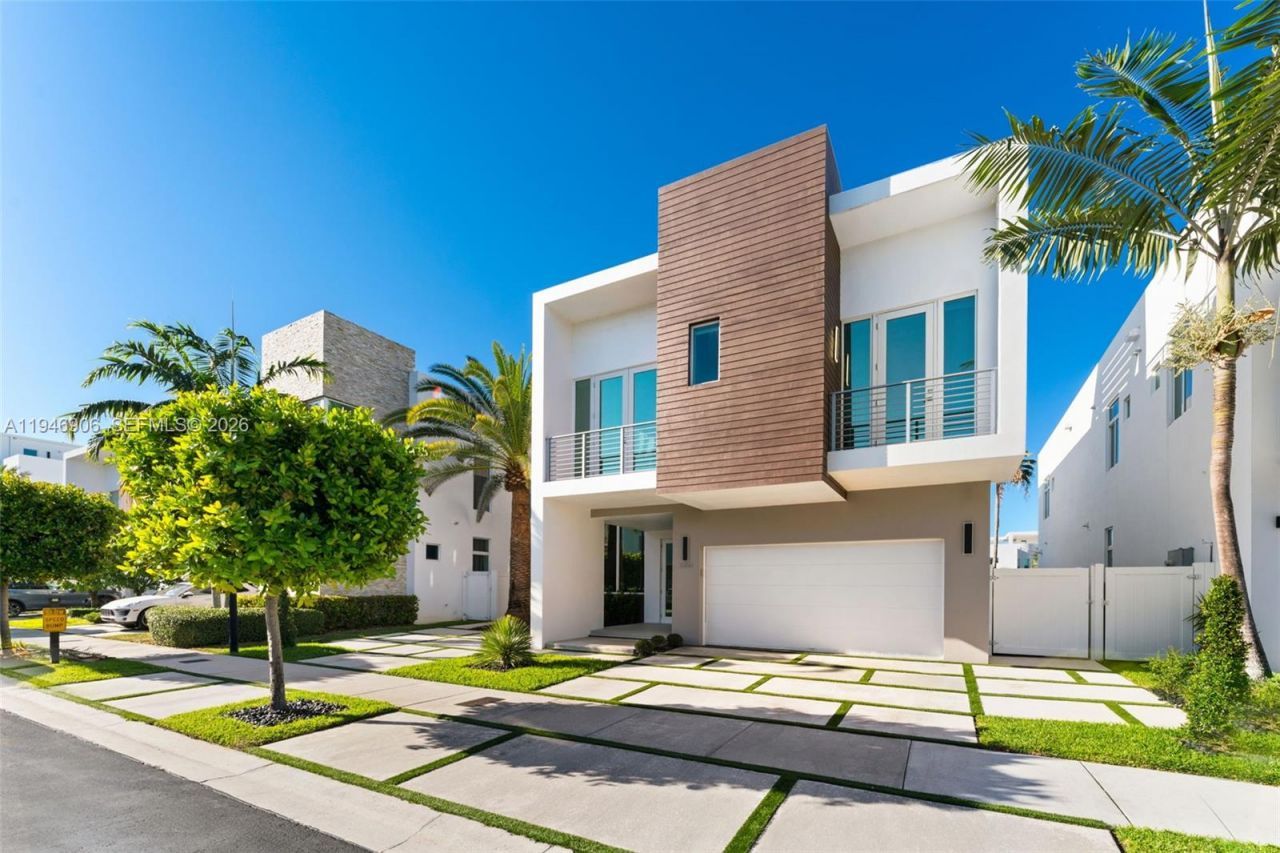 10561 NW 67th Ter, Doral, FL 33178 Photo