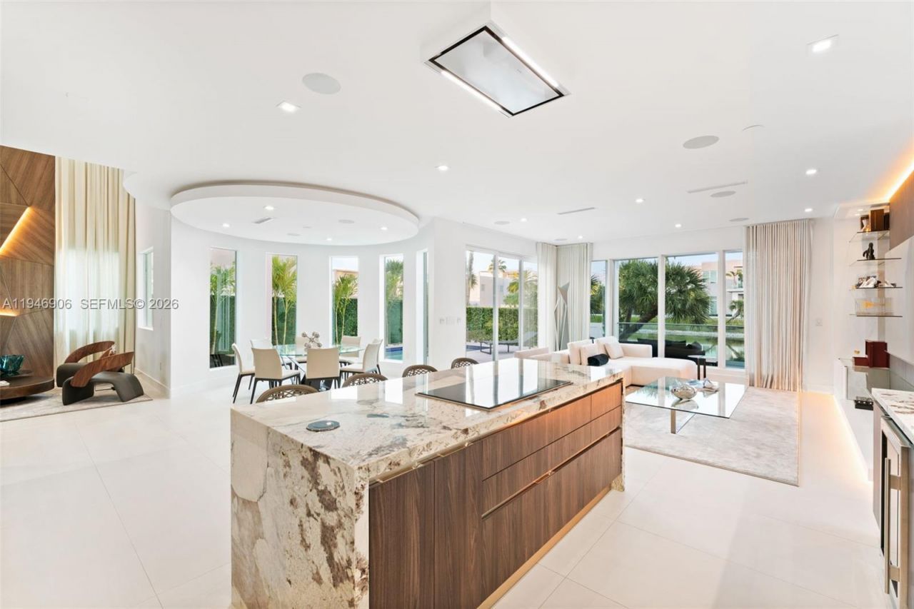 10561 NW 67th Ter, Doral, FL 33178 Photo