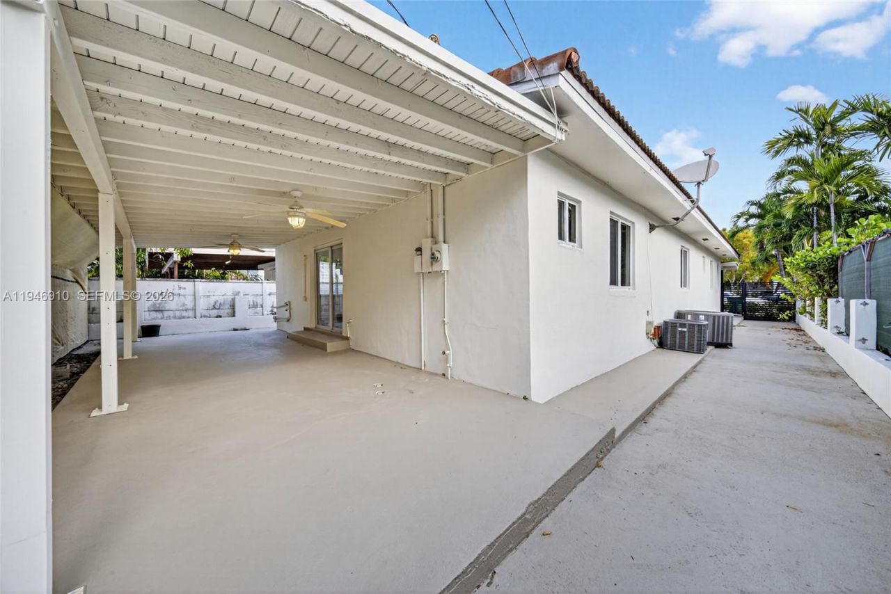 426 SW 26th Rd, Miami, FL 33129 Photo