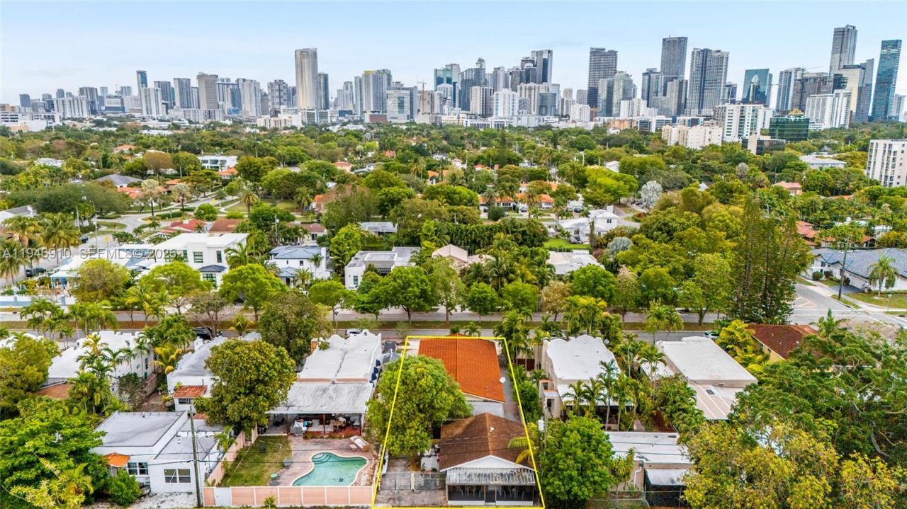 426 SW 26th Rd, Miami, FL 33129 Photo