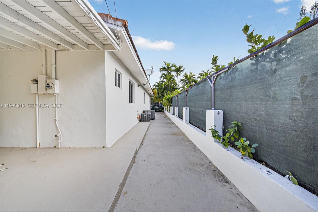 426 SW 26th Rd, Miami, FL 33129 Photo