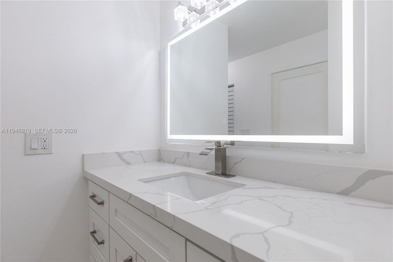 2201 S Ocean Dr , Unit 902, Hollywood, FL 33019 Photo