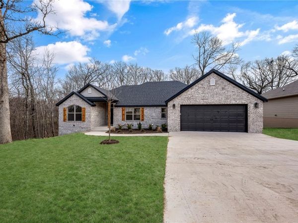 16 Smart Lane, Bella Vista, AR 72715