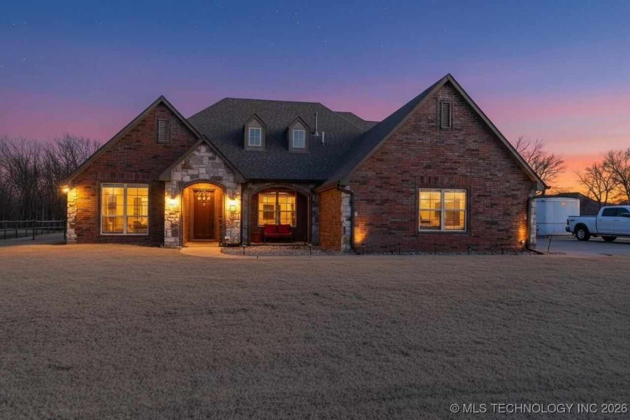 8221 N 154th East Avenue, Owasso, OK 74055 Main Photo