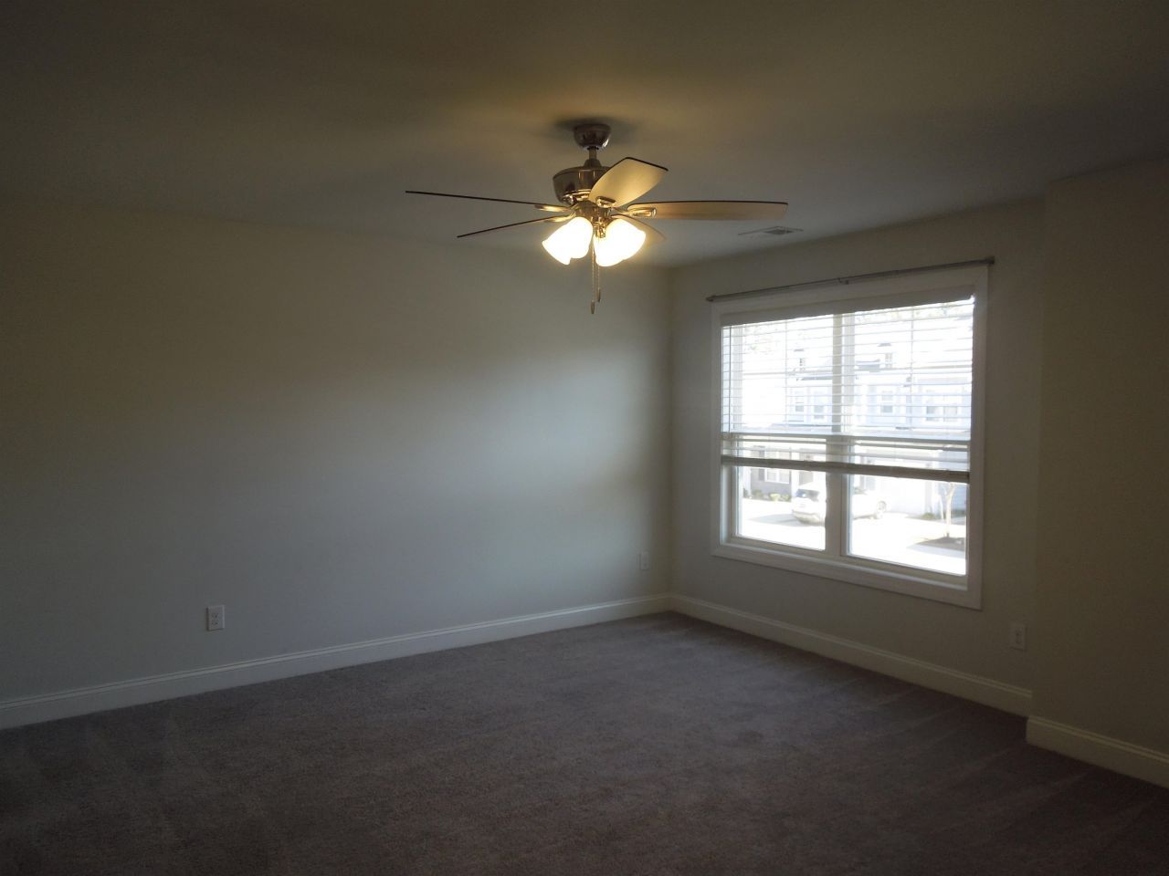 2409 Thoroughfare Dr. Photo 12