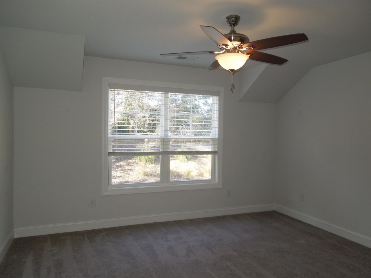 2409 Thoroughfare Dr. Photo 14