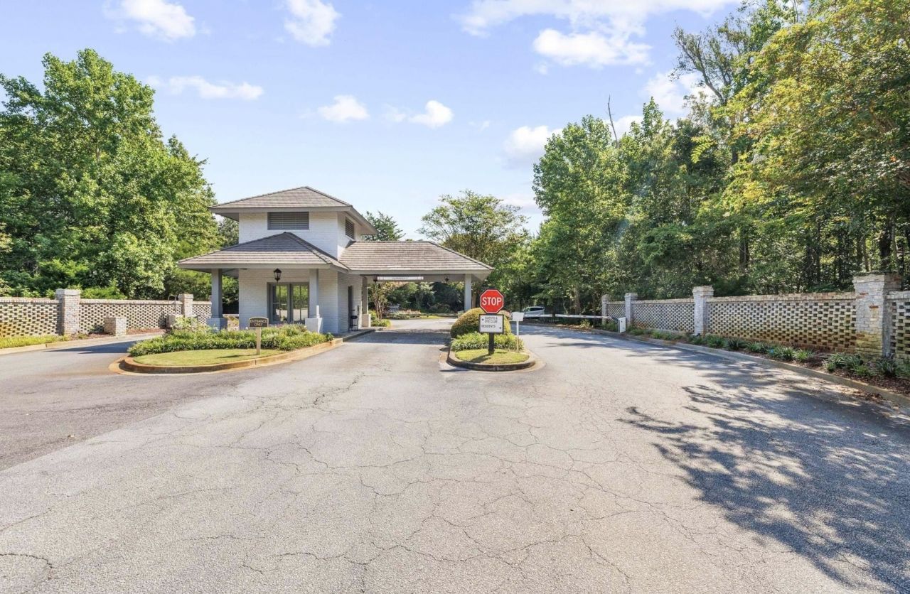 2409 Thoroughfare Dr. Photo 23