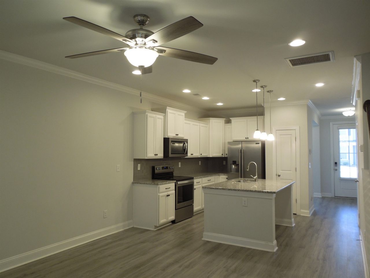 2409 Thoroughfare Dr. Photo 5