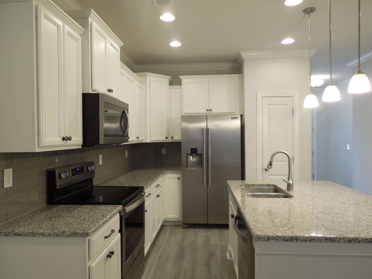 2409 Thoroughfare Dr. Photo 7