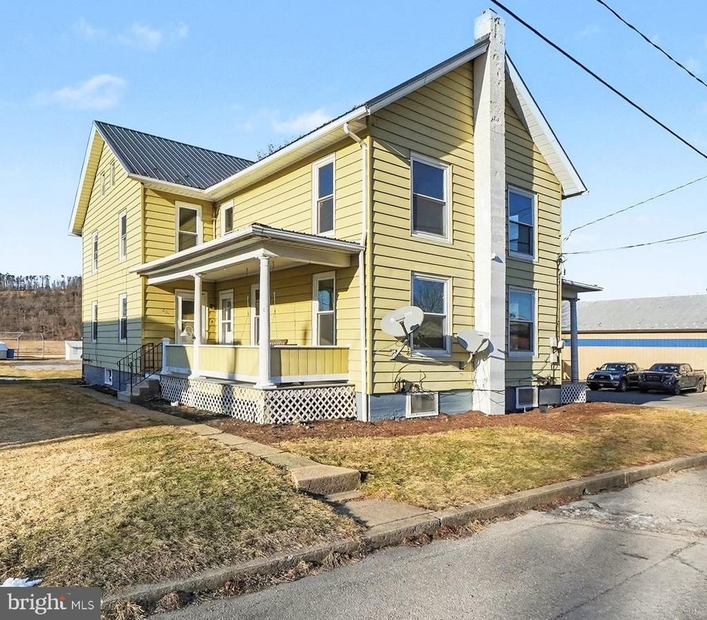 325 329 E MARKET ST., BEAVERTOWN, PA 17813