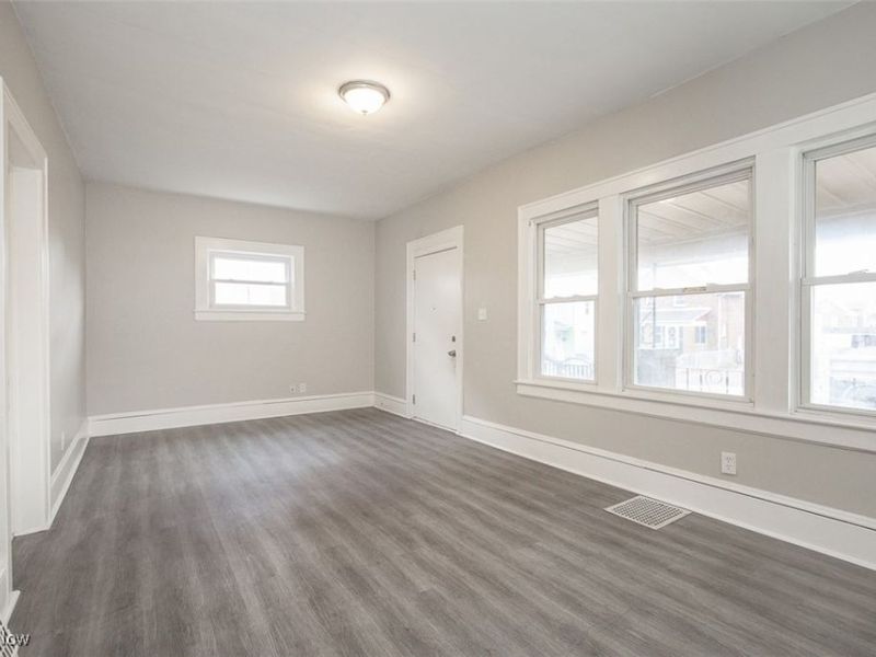 429 Lovisa Street, Akron, OH 44311 Photo 6