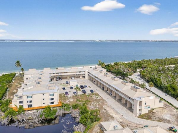 200 Periwinkle Way, Unit 124, Sanibel, FL 33957