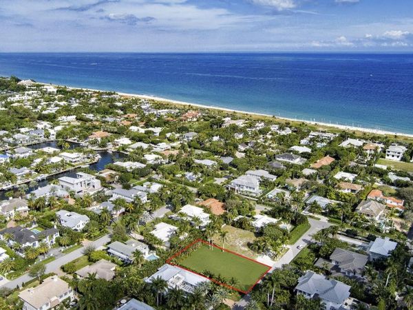 1117 Waterway Lane, Delray Beach, FL 33483