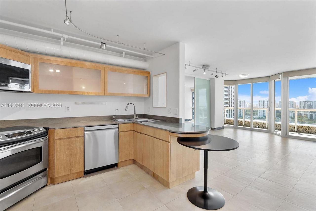 21205 NE 37th Ave, Unit 2204, Aventura, FL 33180 Photo