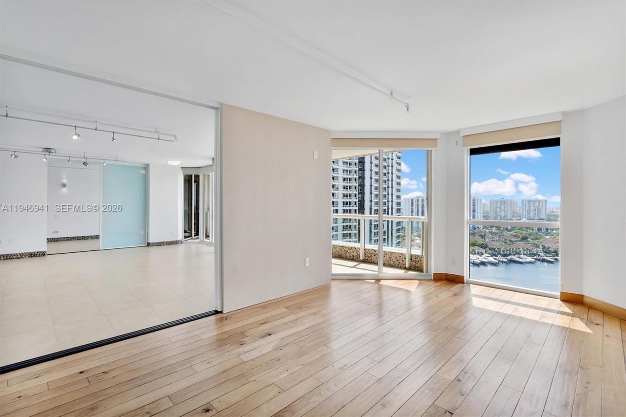 21205 NE 37th Ave, Unit 2204, Aventura, FL 33180 Photo