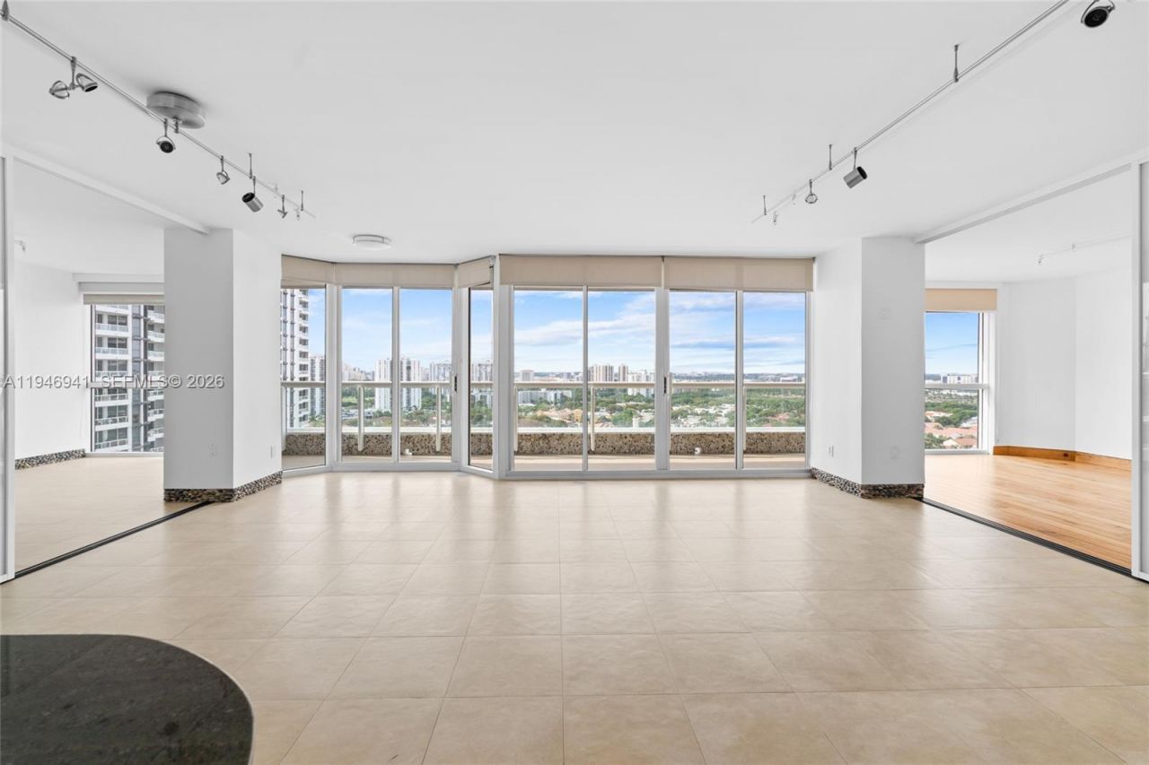 21205 NE 37th Ave, Unit 2204, Aventura, FL 33180 Photo