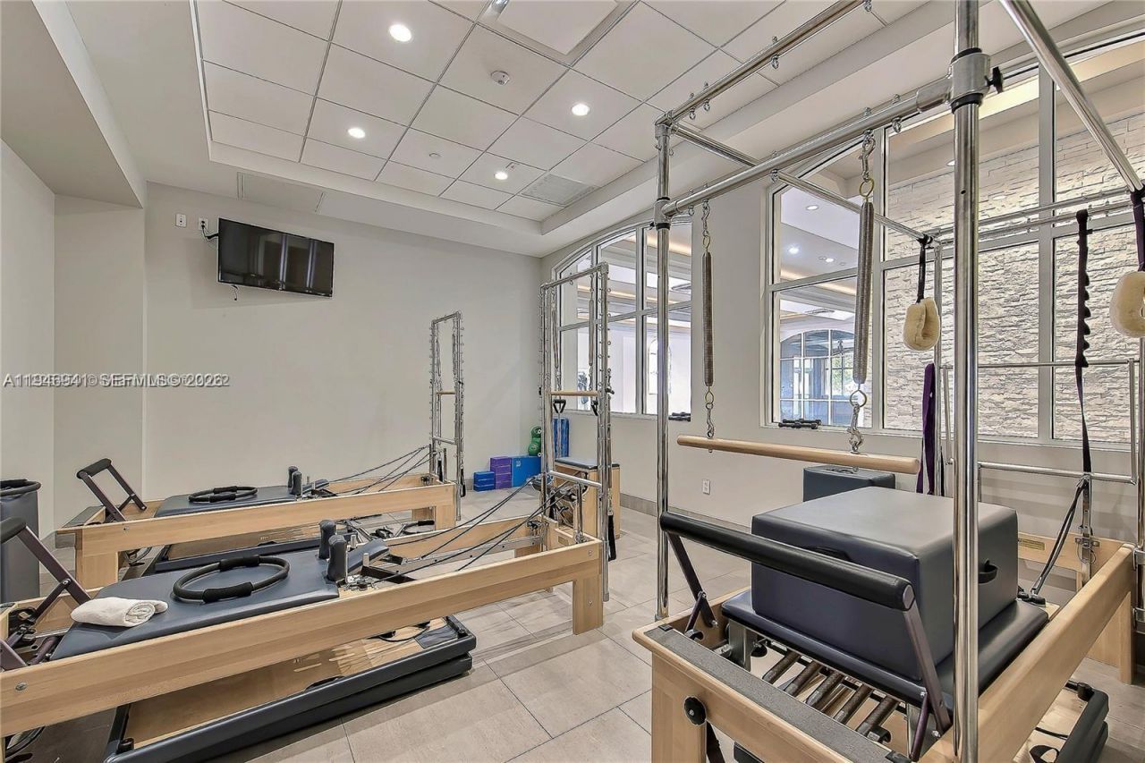 21205 NE 37th Ave, Unit 2204, Aventura, FL 33180 Photo