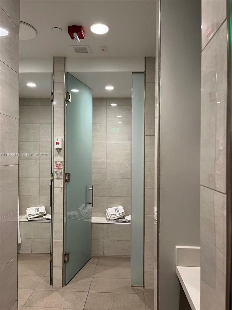 21205 NE 37th Ave, Unit 2204, Aventura, FL 33180 Photo