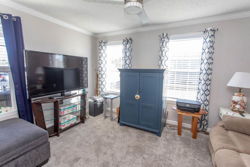 2069 Eastlynn Dr. Photo 5