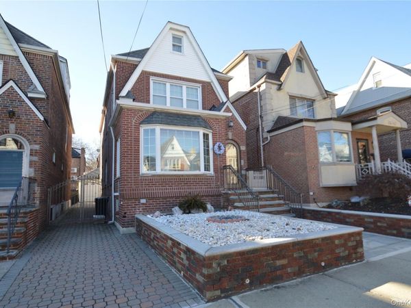 6348 83rd Street , Middle Village, NY 11379