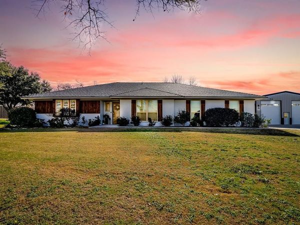 649 Christopher Lane, Burleson, TX 76028