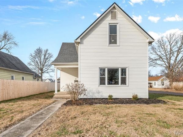 841 Franklin Street N, Staunton, IL 62088