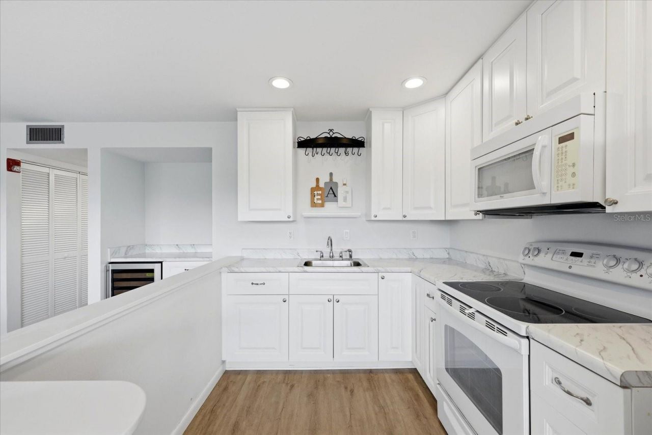 1001 77th Avenue N, Unit 307, Saint Petersburg, FL 33702 Photo