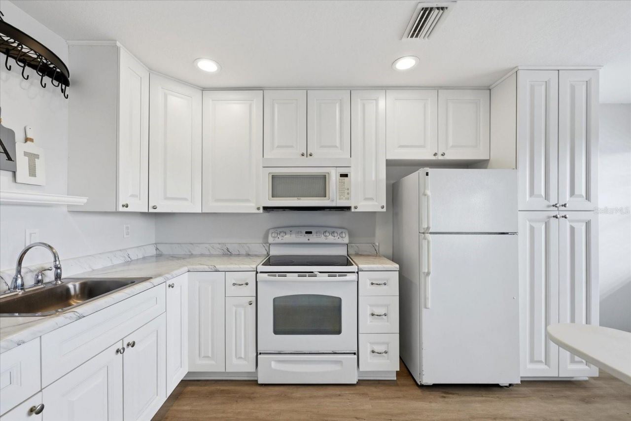 1001 77th Avenue N, Unit 307, Saint Petersburg, FL 33702 Photo