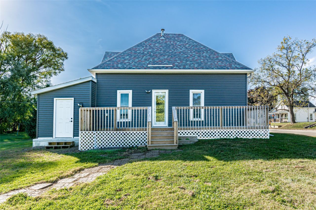 1 S Union Avenue, Urbana, IA 52345 Main Photo