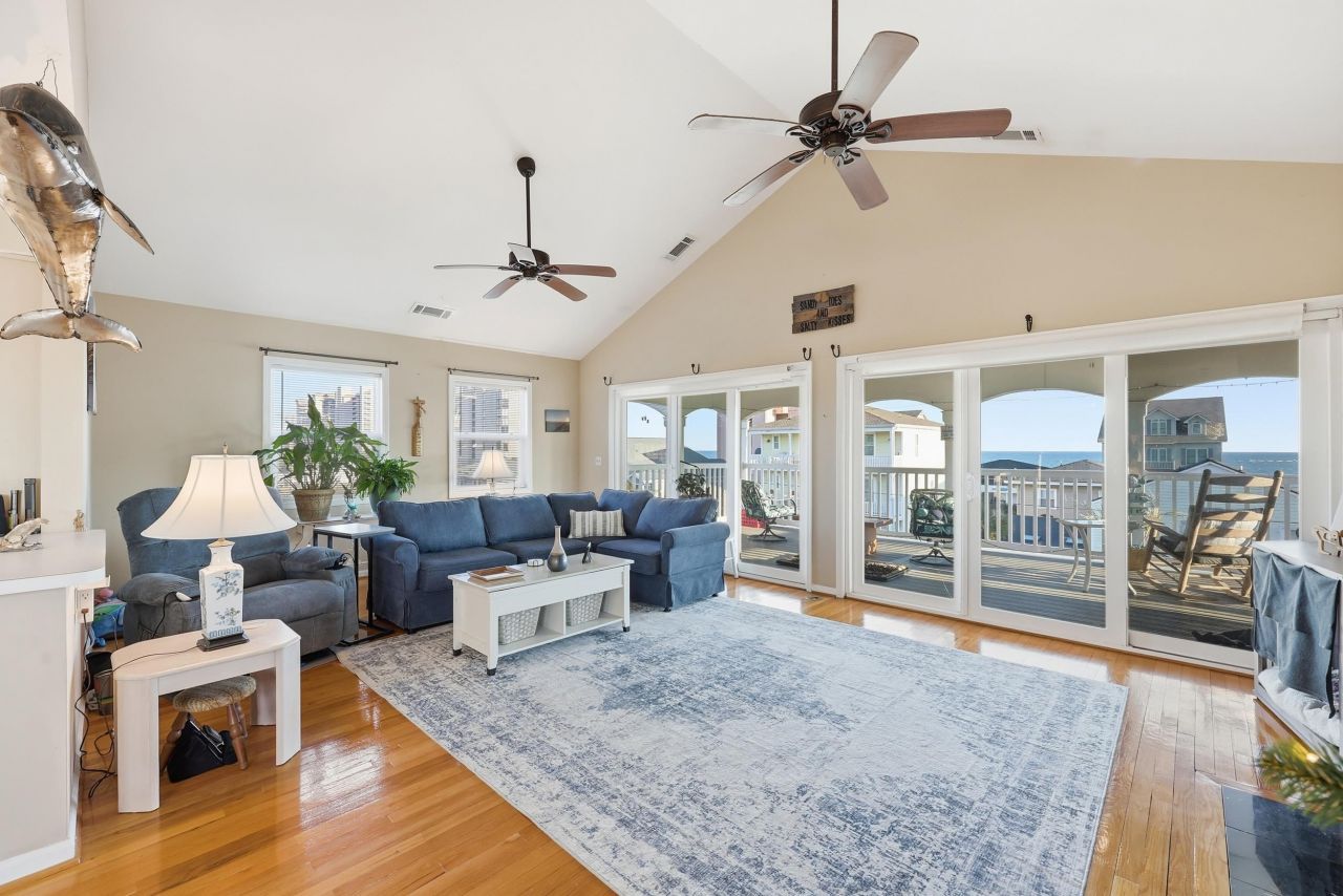 1511 Holly Dr. Photo 5