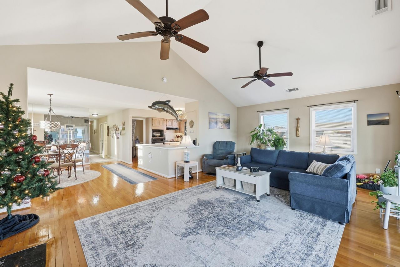 1511 Holly Dr. Photo 9