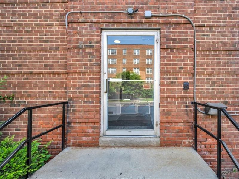 13800 Fairhill Road, Unit 520, Cleveland, OH 44120 Photo 2