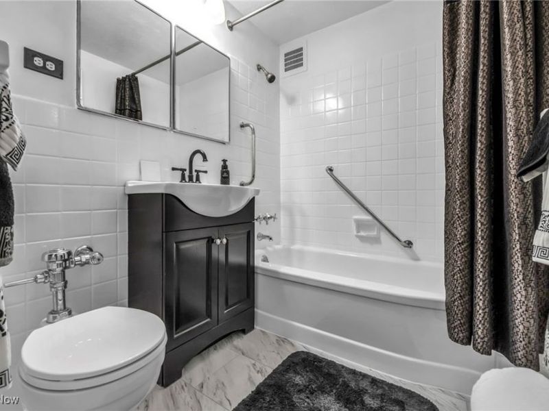 13800 Fairhill Road, Unit 520, Cleveland, OH 44120 Photo 21