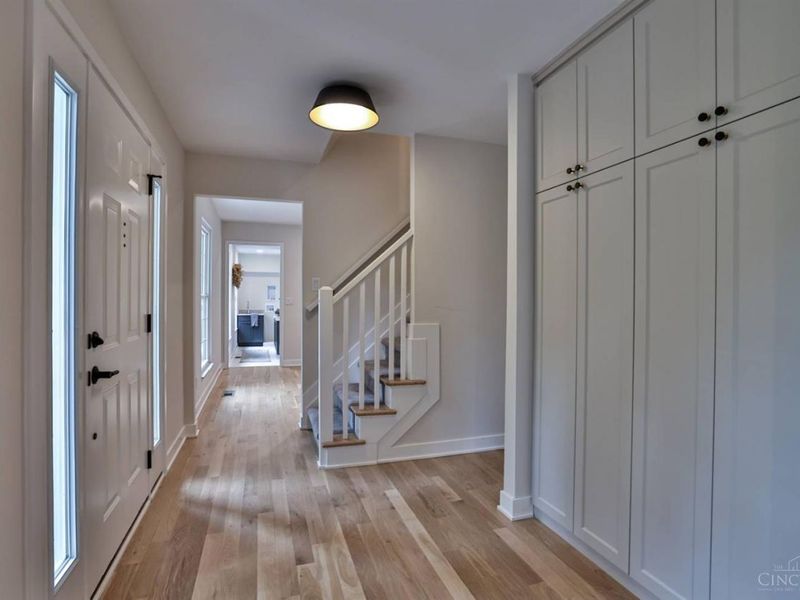 8765 Weller Road, Montgomery, OH 45249 Photo 2