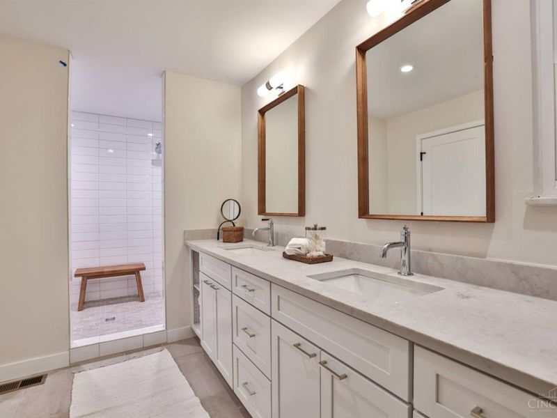 8765 Weller Road, Montgomery, OH 45249 Photo 20