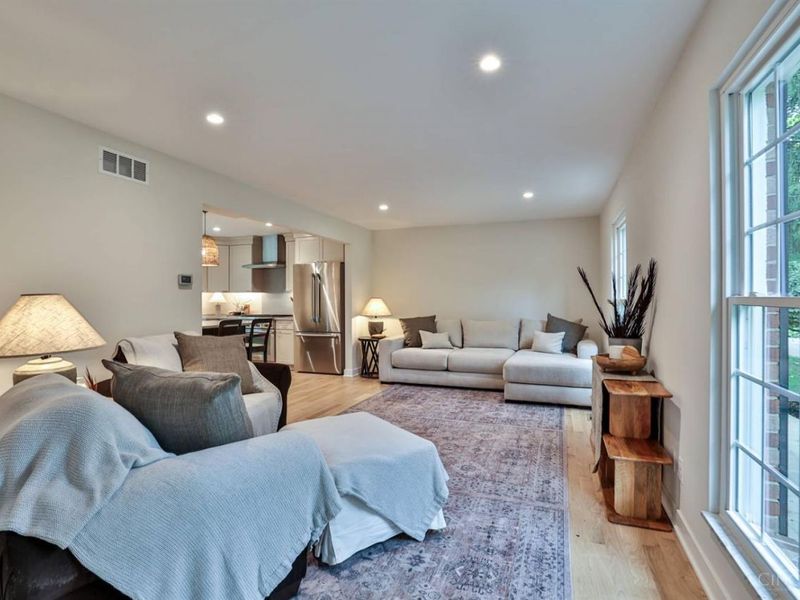 8765 Weller Road, Montgomery, OH 45249 Photo 4